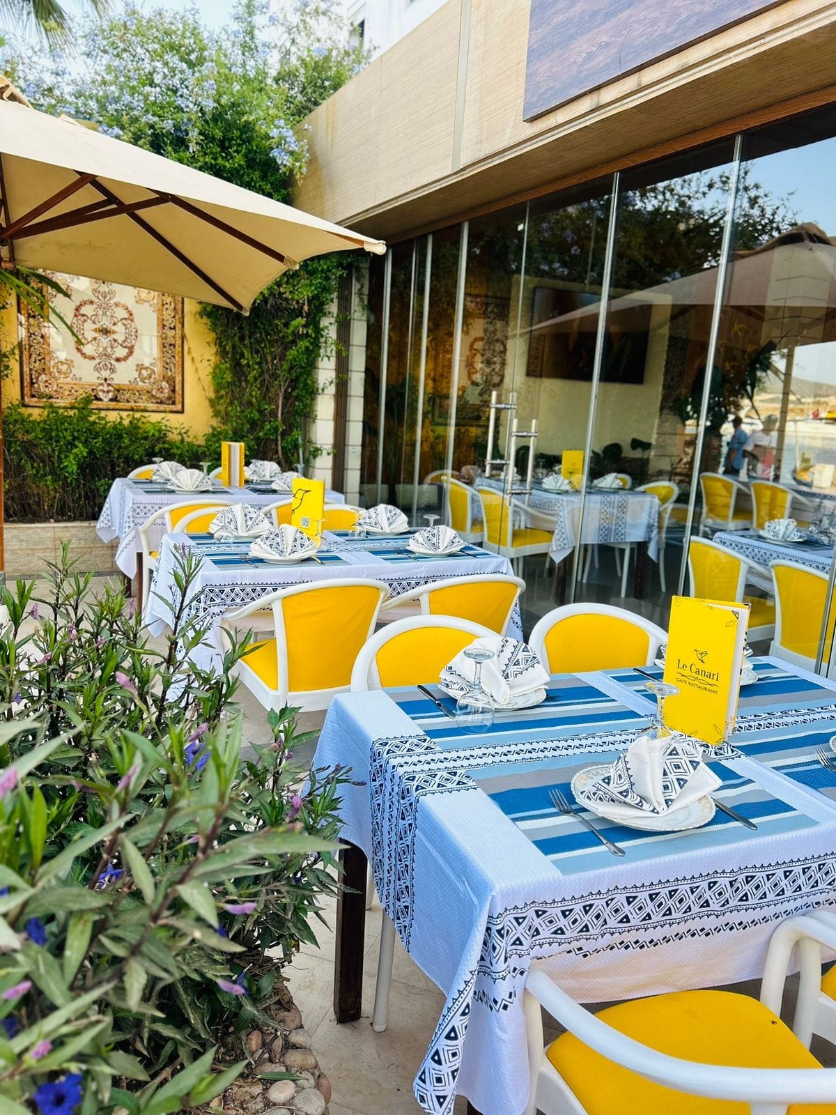 Le Canari Café Restaurant